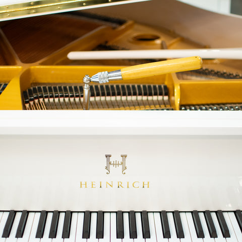 Heinrich HGP-152W WSP Grand Piano Curly legs - White Heinrich HGP-152W WSP Grand Piano Curly legs - White