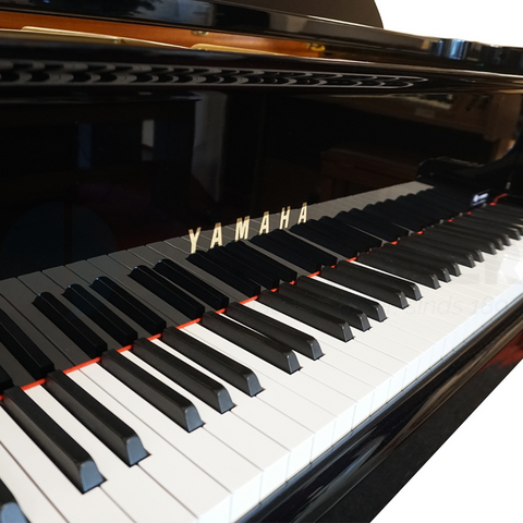 Yamaha G1E Grand Piano - Polished Ebony (Reconditioned)