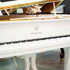 بيانو جراند هاينريش HG-152W بأرجل كيرلي - أبيض